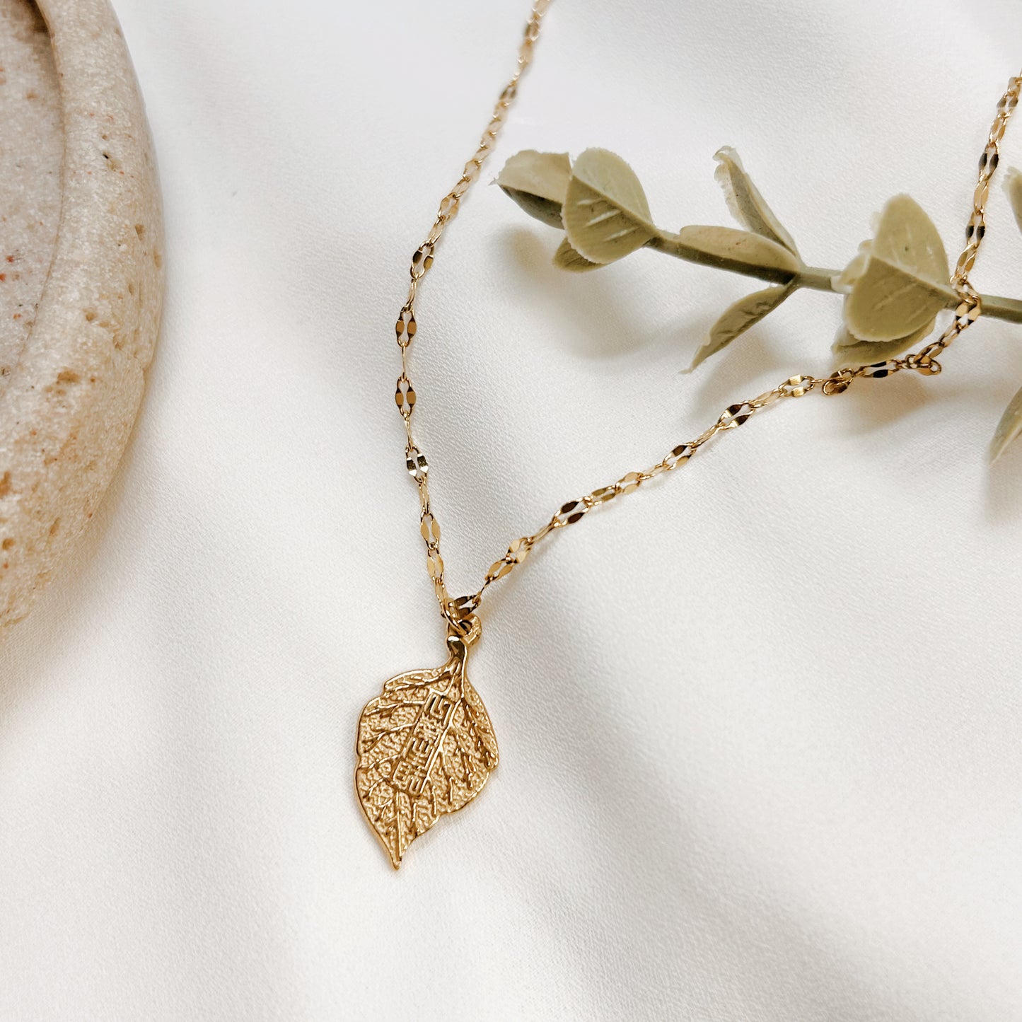Golden Leaf Necklace | Collar Hoja Dorada