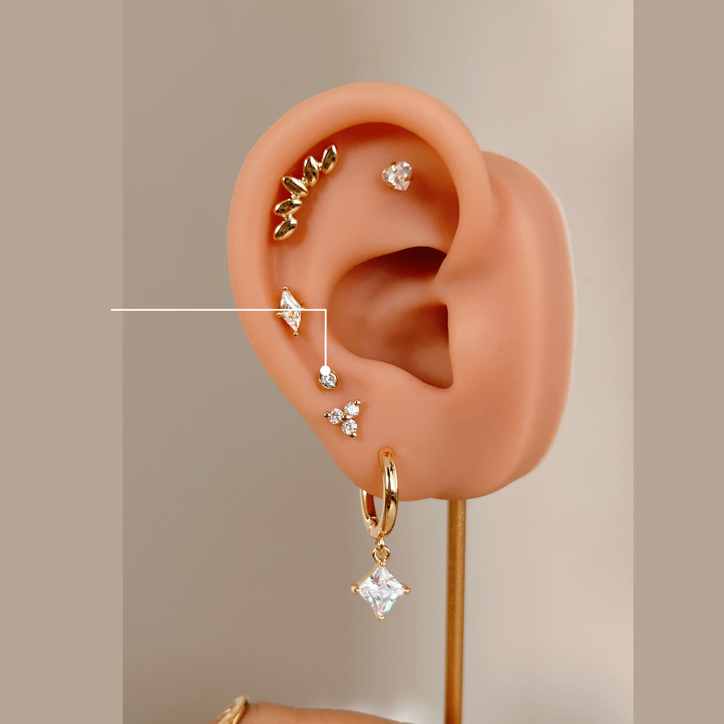 Minimal Gold Spark Studs | Broqueles Minimal Brillo Dorado