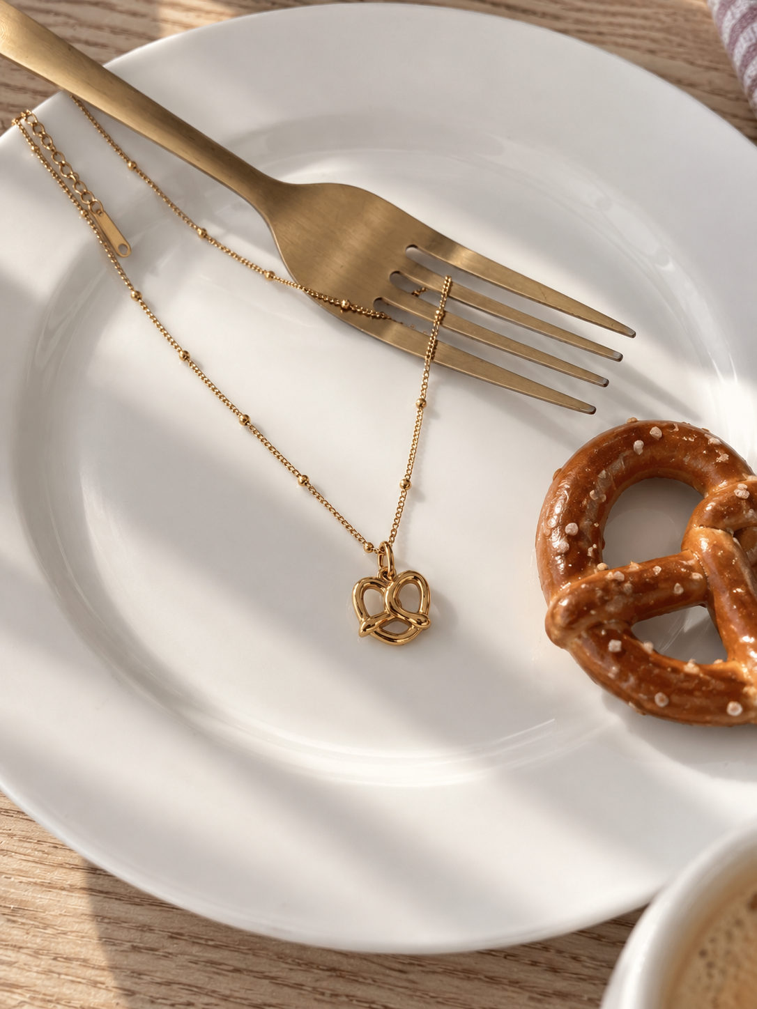 Collar Pretzel Dorado | Golden Brunch