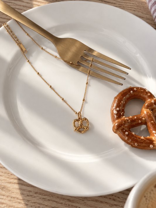 Collar Pretzel Dorado | Golden Brunch