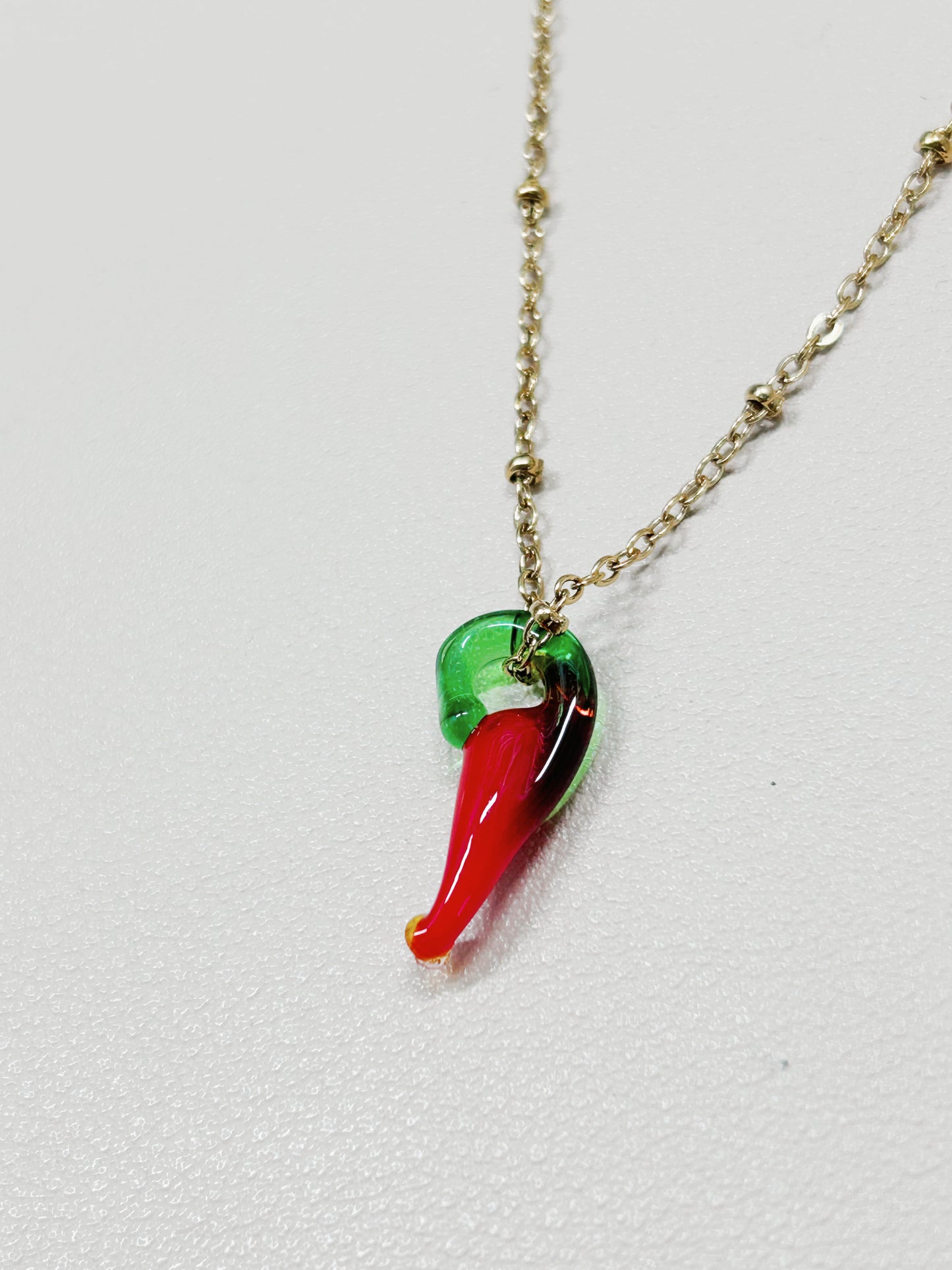 Cadena Red Chili Crystal Charm