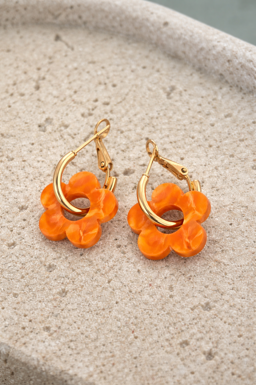 Aretes Flor Acrílico | Chapado en Oro