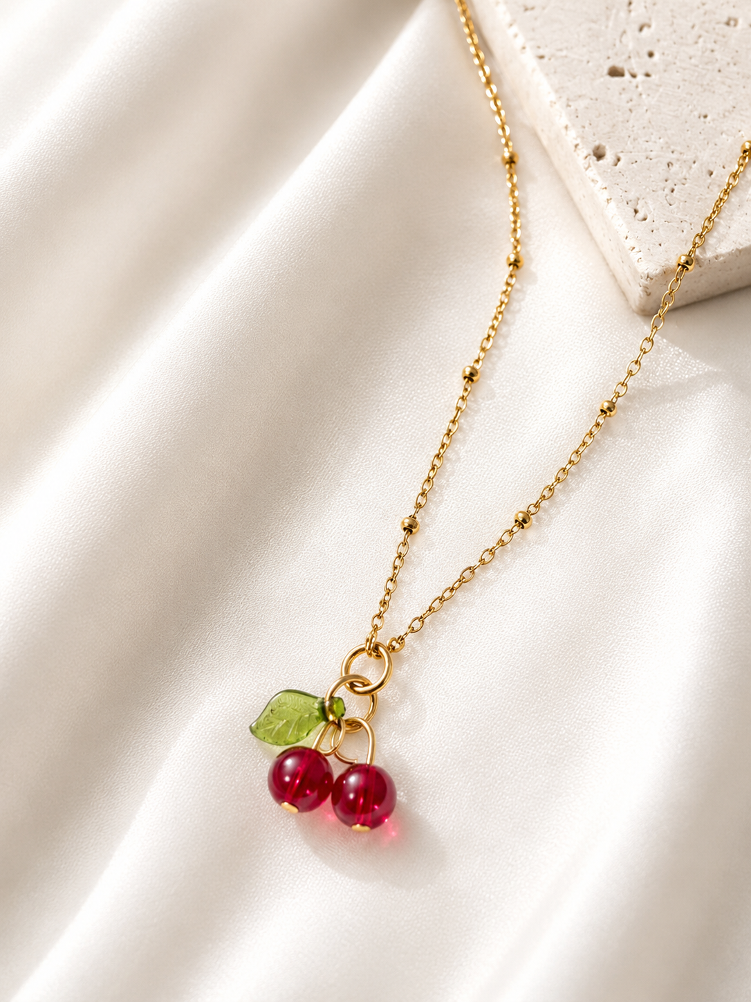 Collar Cherry Charm