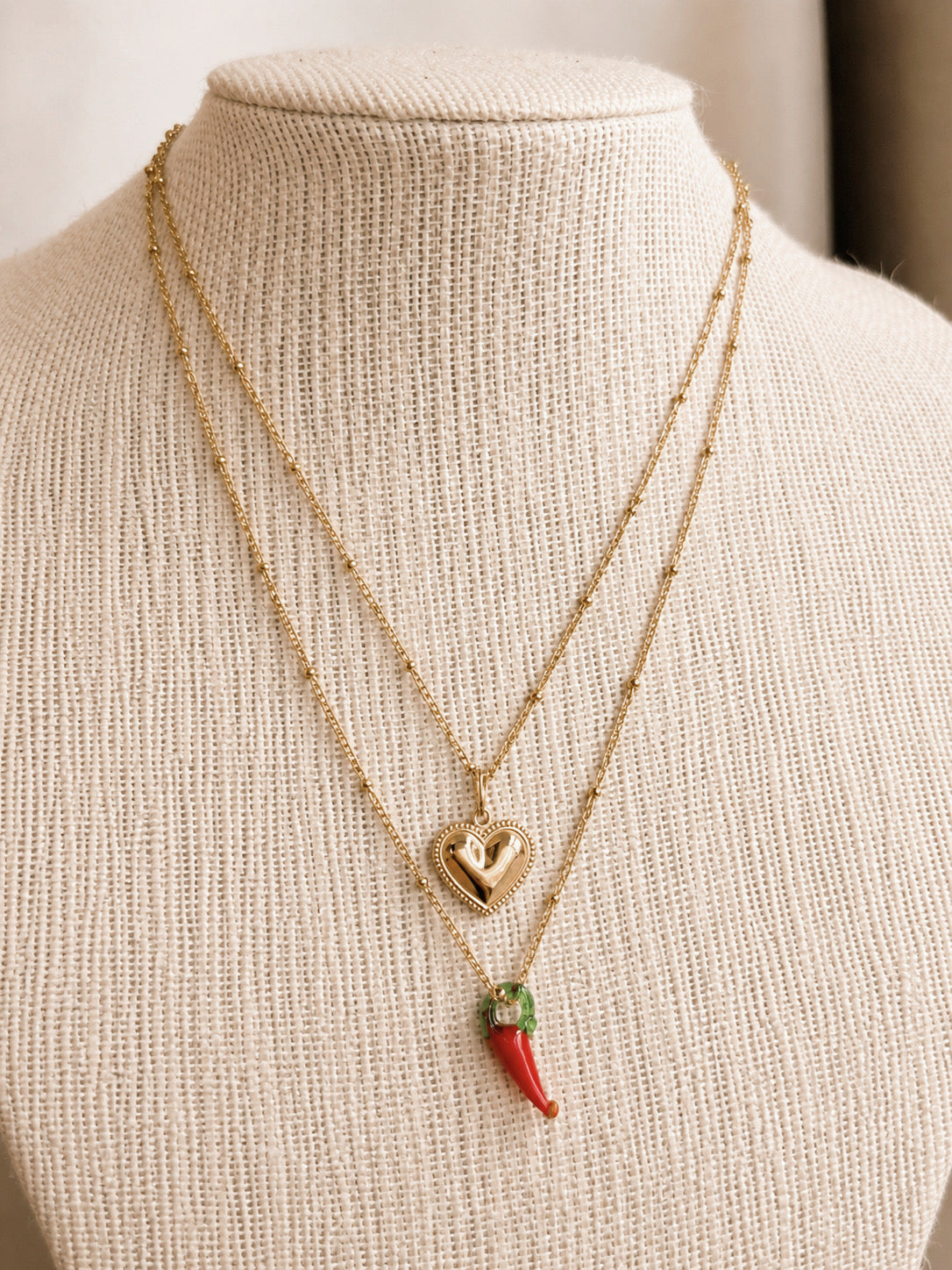 Cadena Red Chili Crystal Charm