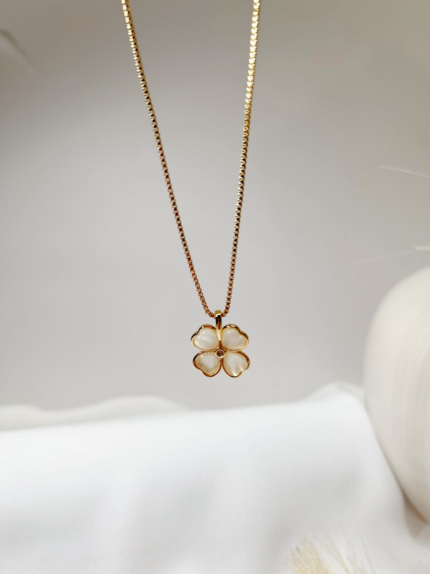 Clover Petals Necklace