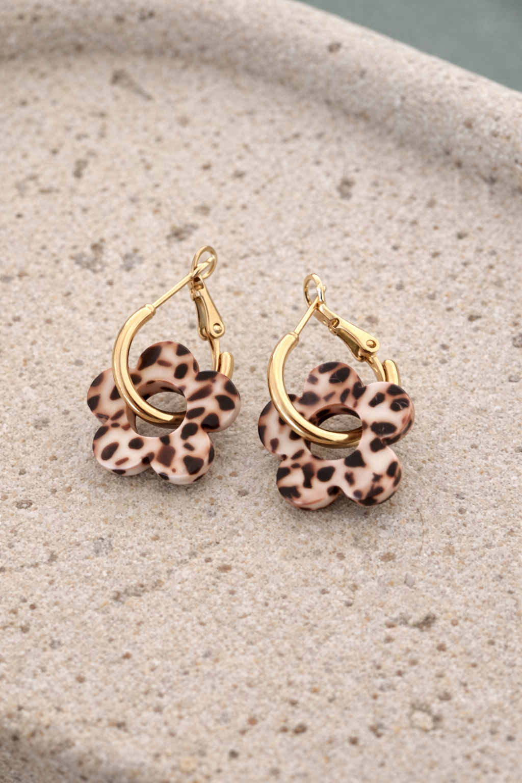 Aretes Flor Acrílico | Chapado en Oro