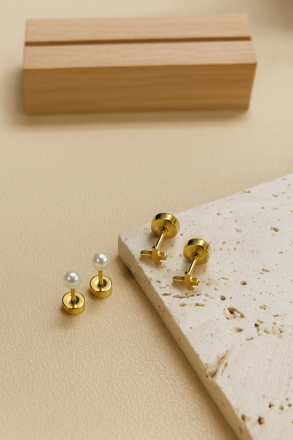 Cross & Pearl | 2 Pairs Studs