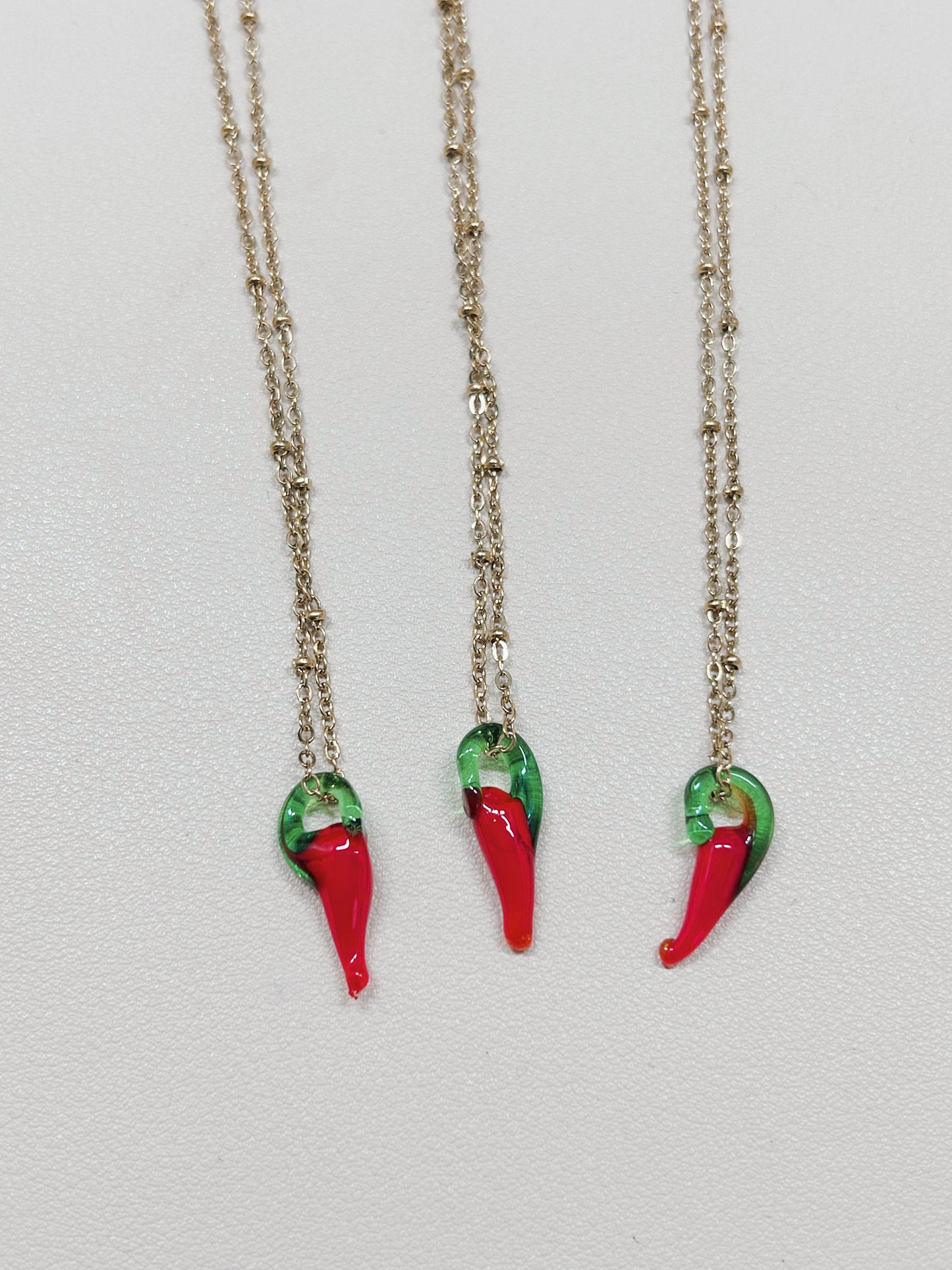 Cadena Red Chili Crystal Charm